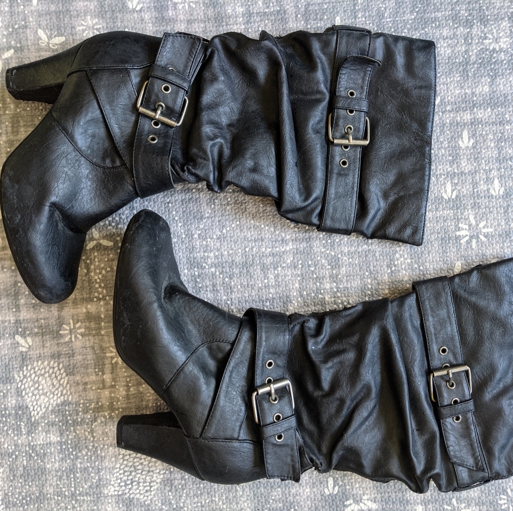 Black boots with buckle sz 6